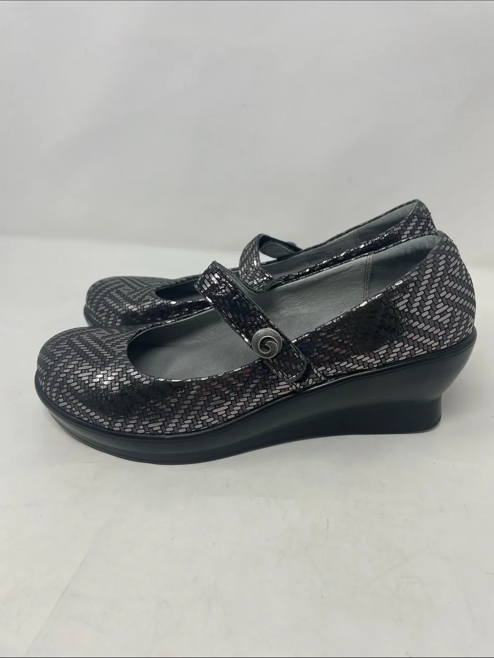 Alegria Metallic Gray Mary Jane Wedged Flats with Patterned Upper Size 8.5